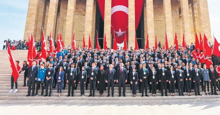 Gençler Anıtkabir’i ziyaret etti