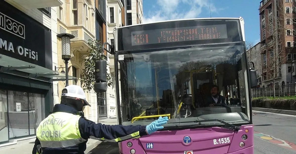 Toplu Tasima Calisacak Mi Bugun Otobusler Calisiyor Mu Bugun Otobus Metrobus Seferleri Var Mi 11 12 Nisan Sokaga Cikma Yasagi Son Dakika Haberler