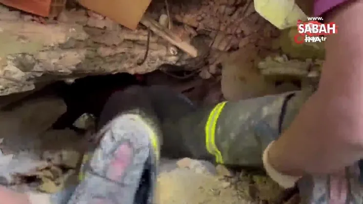 Deprem enkazından 35 saat sonra inanılmaz kurtuluş | Video