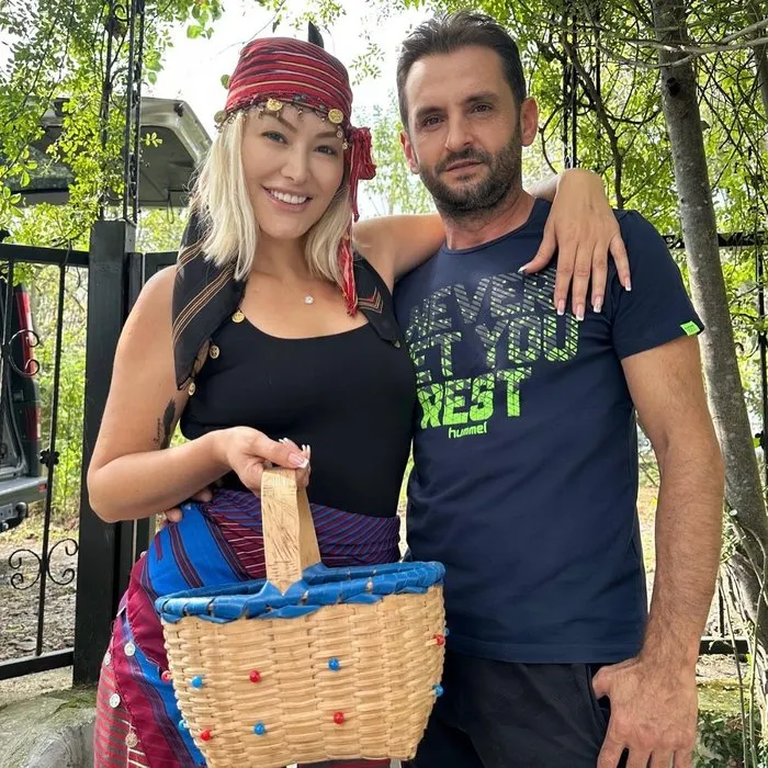 Evliliklerinde 6 yılı geride bıraktılar! Aylin Coşkun’dan romantik yıl dönümü mesajı: El ele, sevgiyle, aşkla...