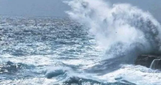 Endonezya’da tekne alabora oldu: 20 ölü