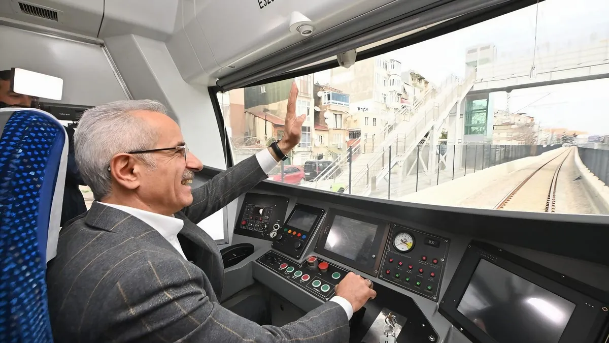 Bakan Uraloğlu açıkladı: Demiryolları 2025’te nüfusun 3 katı yolcu taşıdı Bakan Uraloğlu açıkladı: Demiryolları 2025’te nüfusun 3 katı yolcu taşıdı