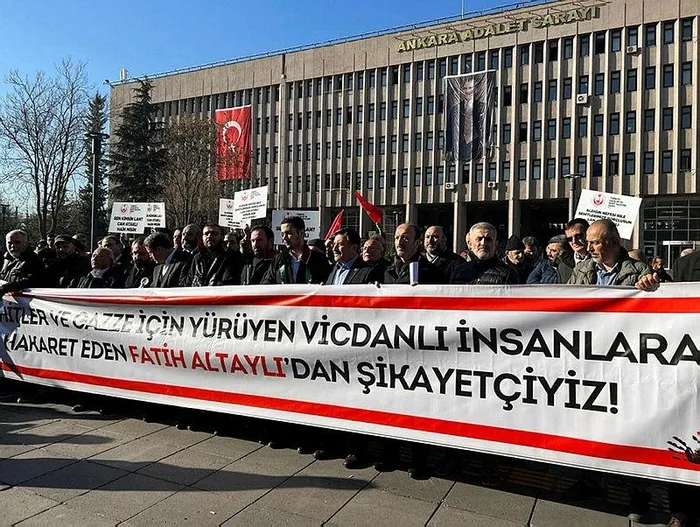 ‘Kahrolsun PKK’ sloganları atan vatandaşlara 'şerefsizler' demişti! Vatandaşlar adliyeye akın etti: Fatih Altaylı'ya suç duyurusu