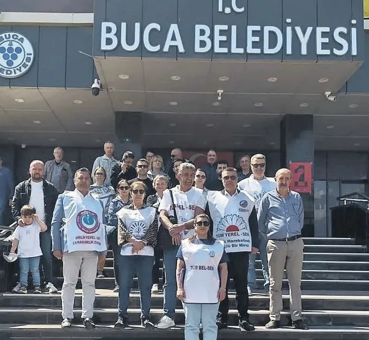SON DAKİKA… Maaşları ödemeyip sevgilisi Sevcan Orhan ile Phuket tatili gündem olmuştu! CHP’li Görkem Duman’a partiden tebrik öpücüğü…