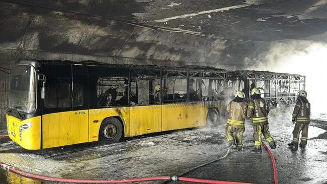 Başakşehir'de İETT otobüsünde yangın 2 son dakika basaksehirde iett otobusunde yangin 1740650572802