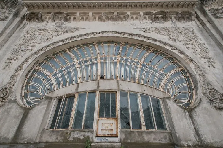 Romanya’nın en muhteşem binası terk edilmiş halde