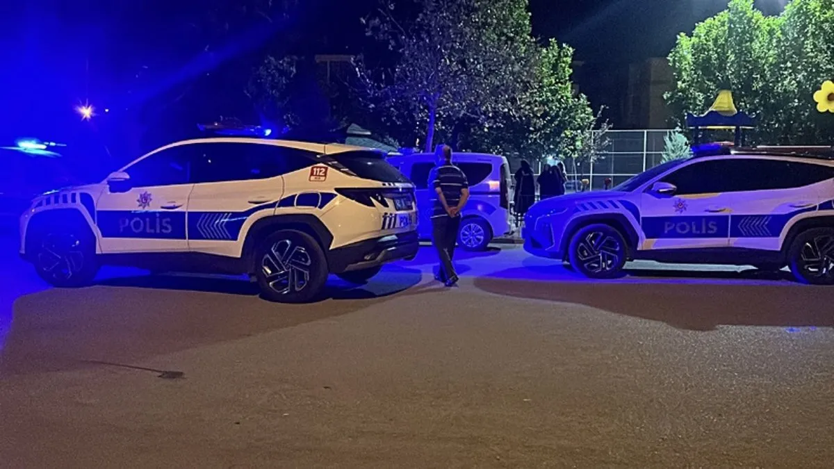 Konya'da kan donduran olay! Parkta üvey babasını bıçakladı...
