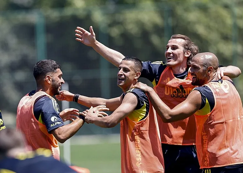 Fenerbahçe’de mutlu son! Sarı-lacivertli takım yeni sol bekini buldu