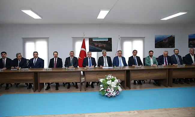 bakan-memisoglu-dunyanin-en-iyi-saglik-hizmetini-sunuyoruz-1785007092908.jpeg
