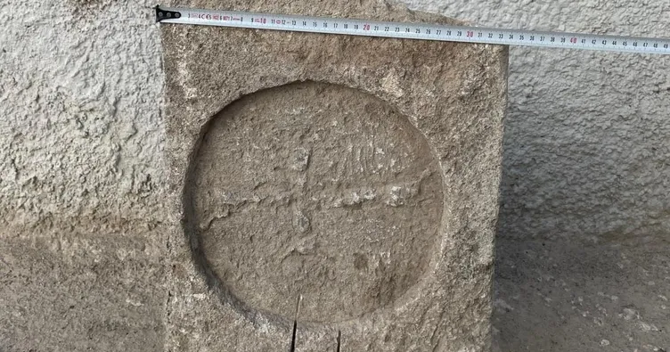 Aranan araçta Bizans mezar taşı çıktı