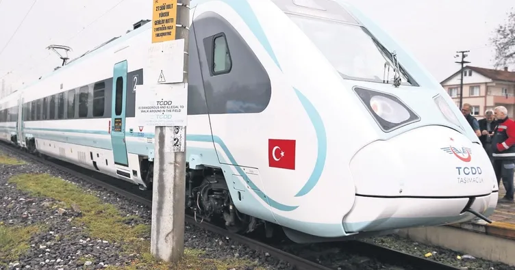 Milli elektrikli tren seti raylarda