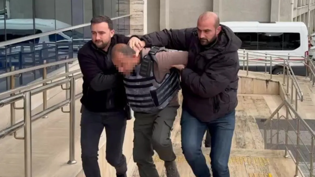 ‘Eşime neden baktın?’ diyen genci öldürdü