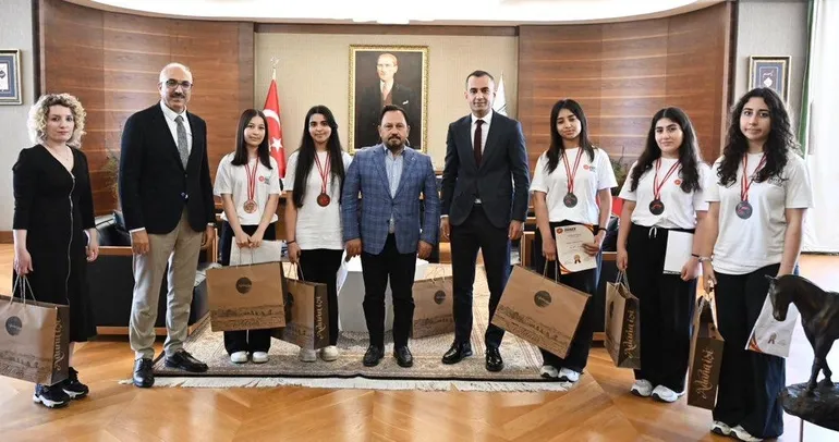 Adana’nın gururu oldular! Uluslararası festivalde dünya derecesi