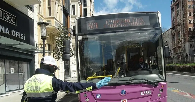 Toplu Tasima Calisacak Mi Bugun Otobusler Calisiyor Mu Bugun Otobus Metrobus Seferleri Var Mi 11 12 Nisan Sokaga Cikma Yasagi Son Dakika Haberler