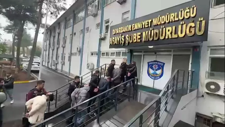 Diyarbakır’da fuhuş operasyonu! İşte çeteyi çökerten o şifreli konuşma: Kısa mı uzun mu kalacaksın?