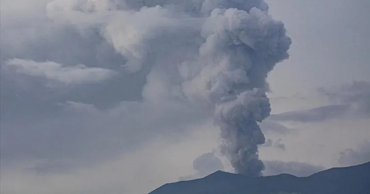 Endonezya’da Lewotobi Laki-Laki yanardağı patladı