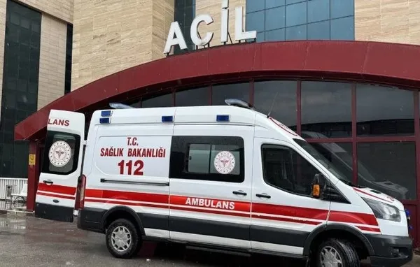 otomobile-carpan-motosikletli-cocuklar-yasam-savasi-veriyor-15-yasindaki-cocugun-beyin-olumu-gerceklesti-1785247206114.jpg
