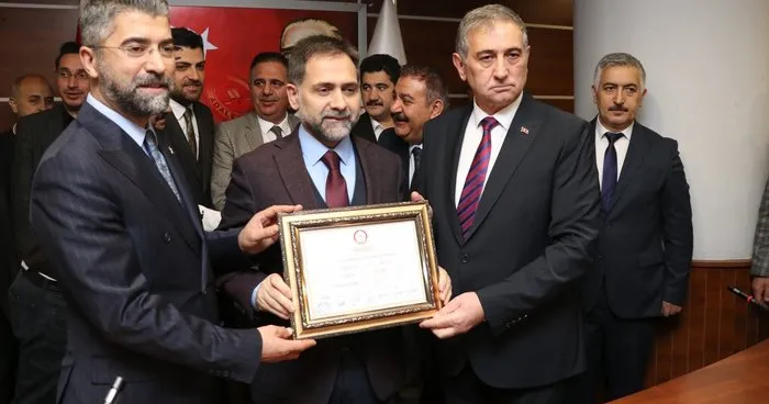 Erzurum’da başkanlar mazbatalarını aldı