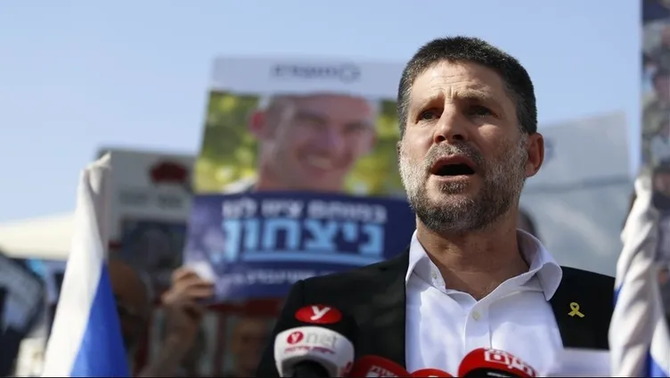 İsrail hükümetinde çatlaklar: Koalisyon dağılma riskiyle karşı karşıya! Netanyahu ameliyatlı halde meclise geldi