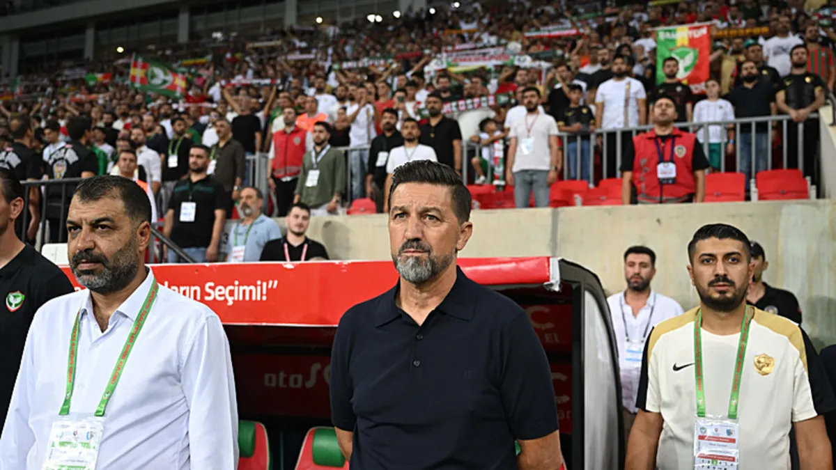 Besnik Hasi: Sol ayaklı stoper arayışımız var!