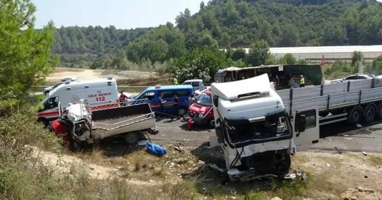 Antalya’da korkunç kaza: 2 ölü