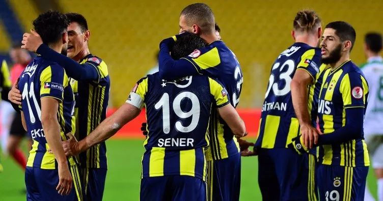 Slimani’den Fenerbahçe’ye hayat öpücüğü