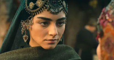 Kuruluş Osman’ın Bala Hatun’u Özge Törer’in yaşı duyanları şaşırtıyor! Kuruluş Osman’ın Bala Hatun’u Özge Törer meğer...