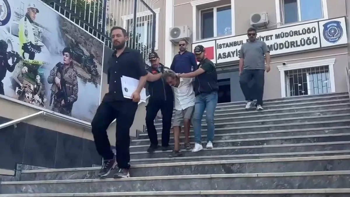 Bayrampaşa'da işlenen 12 yıllık cinayet soruşturmasıyla ilgili adli polis ekipleri.