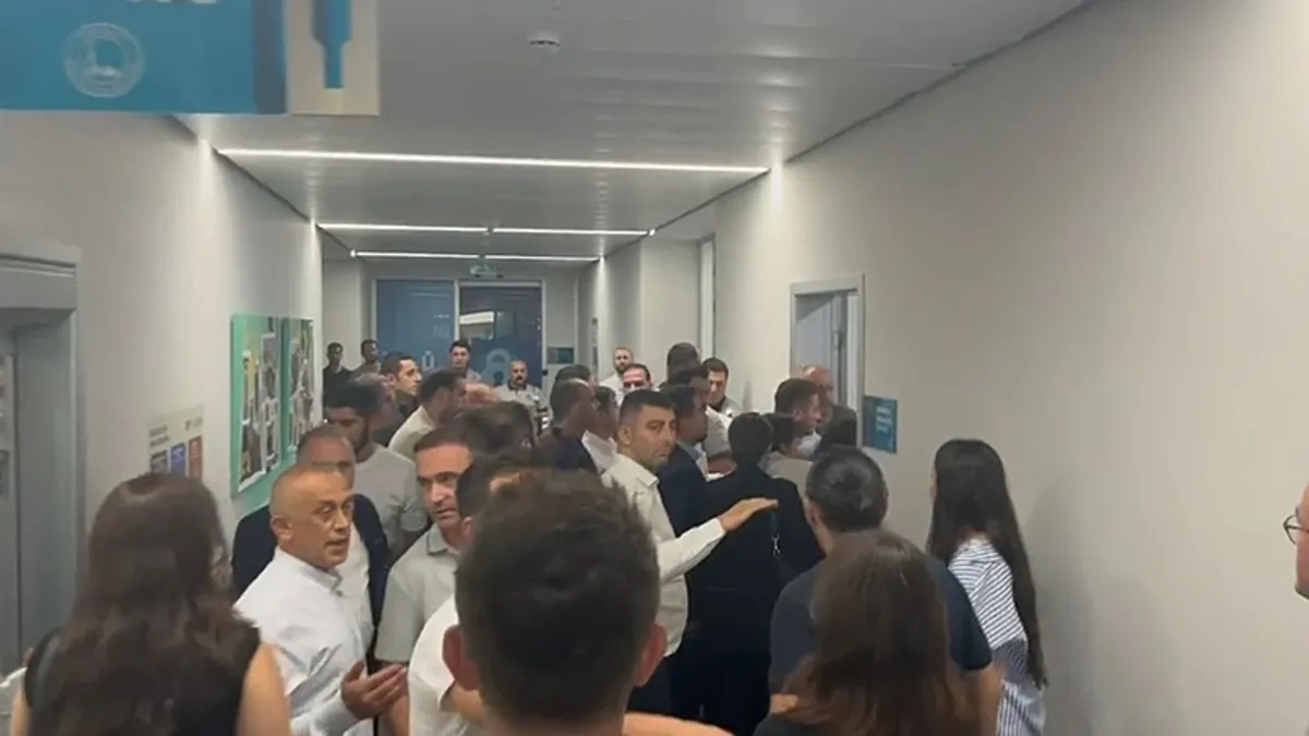 Üsküdar Belediyesi’nde başkanvekili seçiminde gerginlik! AK Parti grubu seçimi 22’ye 20 kazandığını belirtti… Üsküdar Belediyesi’nde başkanvekili seçiminde gerginlik! AK Parti grubu seçimi 22’ye 20 kazandığını belirtti…