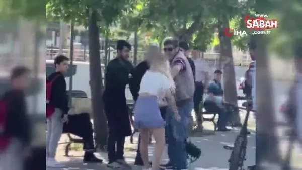 Genç kadın, gizlice fotoğrafını çeken şahsa önce tükürdü sonra meydan dayağı attı | Video