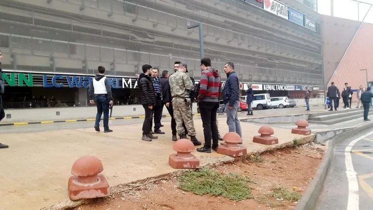 Son dakika: Gaziantep’te piyade tüfeği ile firar eden asker, AVM’deki çalışanları rehin aldı