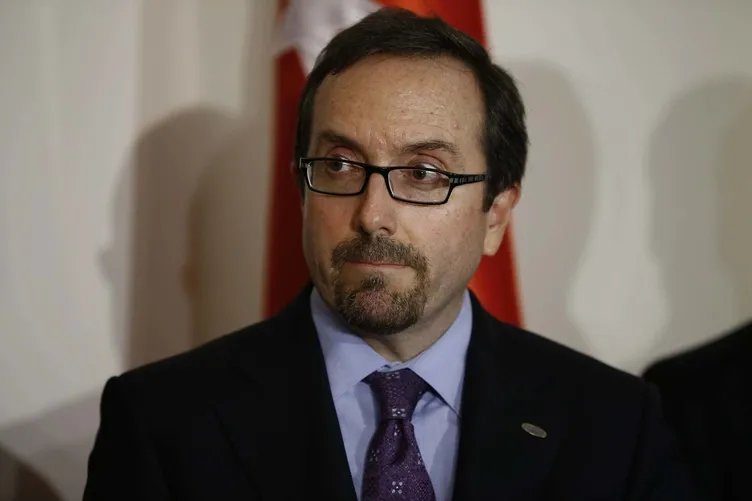 10 soruda John Bass Türkiye'de ne yapmak istedi?