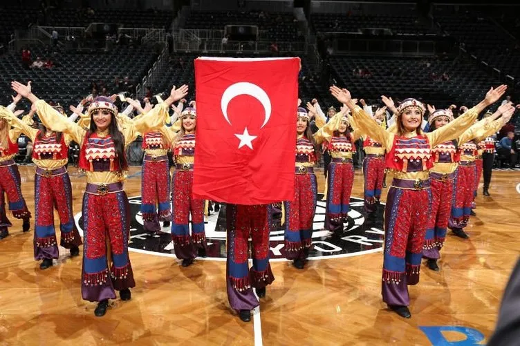 NBA maçı Türk gecesine dönüştü