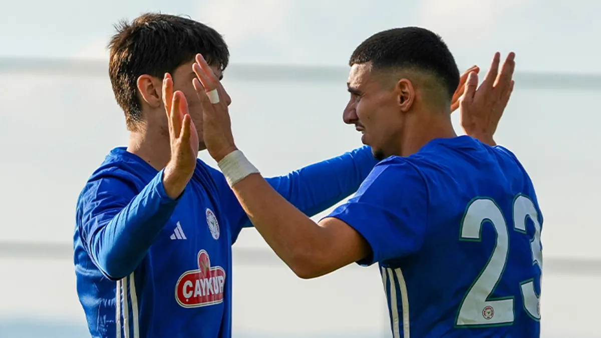Rizespor, Dinamo Batumi engelini rahat geçti! Rizespor, Dinamo Batumi engelini rahat geçti!