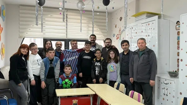 artvinde-dmd-kas-hastasi-10-yasindaki-muhammet-emin-tosunun-trabzonspor-sevgisini-ogrenen-taraftar-dernegi-uye-1779453386173.jpg