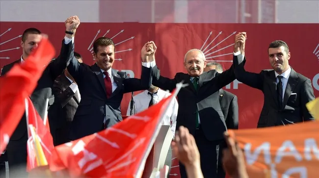 mustafa-sarigul-kemal-kilicdaroglunu-boyle-savundu-genel-baskanligi-birakirsa-chp-baraj-altinda-kalir-1694029369574.jpg Mustafa Sarıgül, Kemal Kılıçdaroğlu'nu böyle savundu: Genel Başkanlığı bırakırsa CHP baraj altında kalır