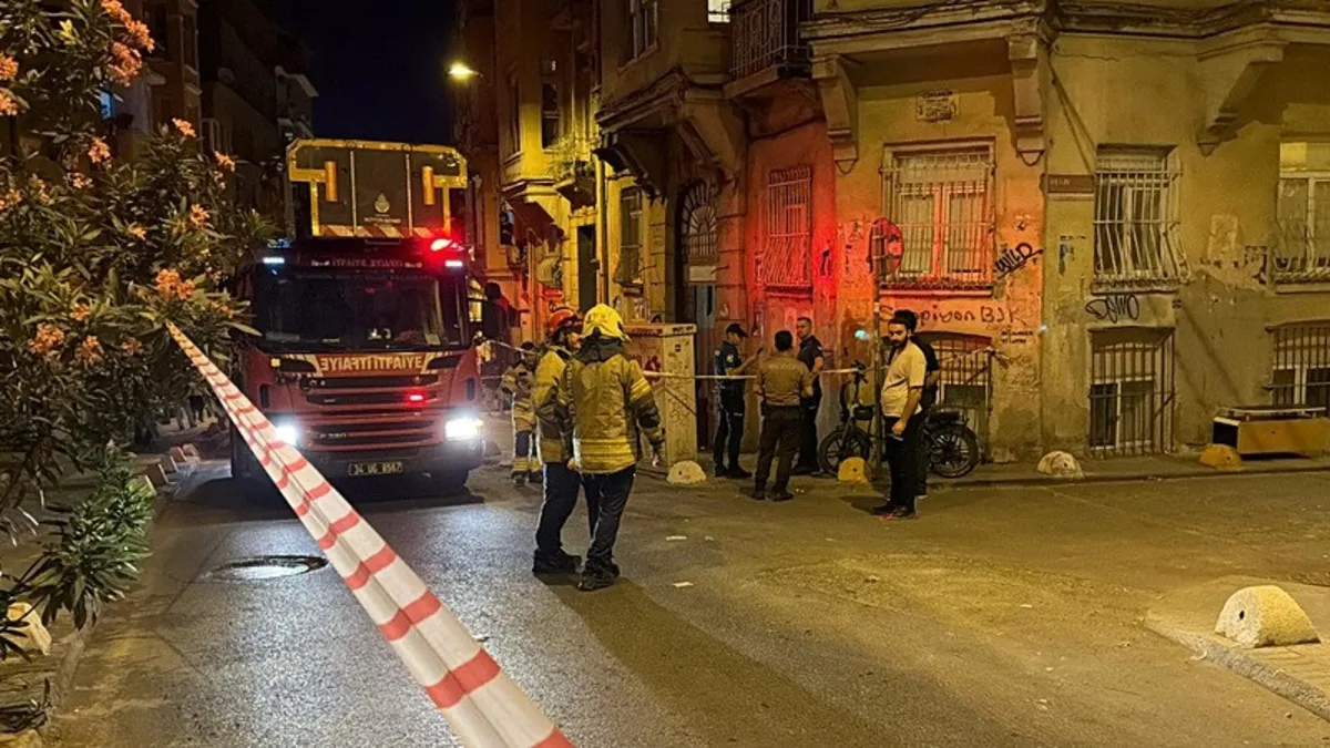 Beyoğlu’nda 5 katlı binada çökme Beyoğlu’nda 5 katlı binada çökme