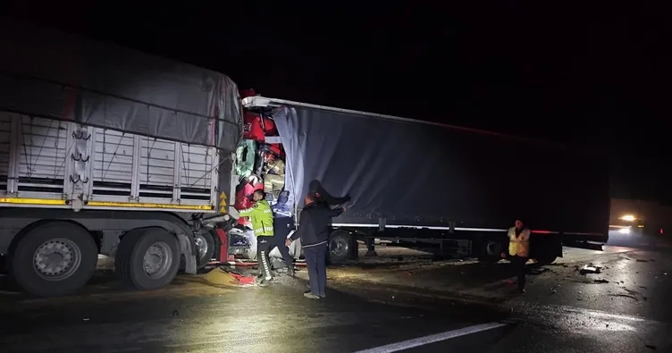 Bursa’da feci kaza: 2 TIR birbirine girdi! 1 ölü