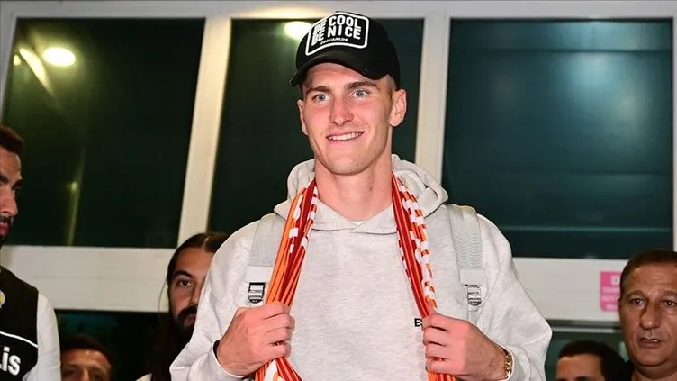 Okan Buruk tek tek isim verdi! Osimhen için transfer açıklaması