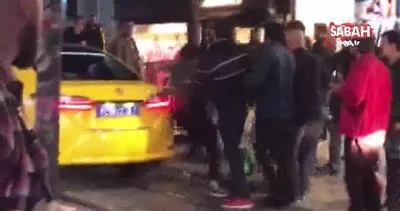 İstanbul Kadıköy’de taksiciden alkollü şahıs ve kız arkadaşına uçar tekme