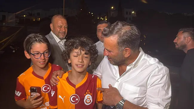 galatasarayda-baskan-dursun-ozbekten-transfer-aciklamasi-osimhen-ve-kaleci-transferi-1751061575912.jpg