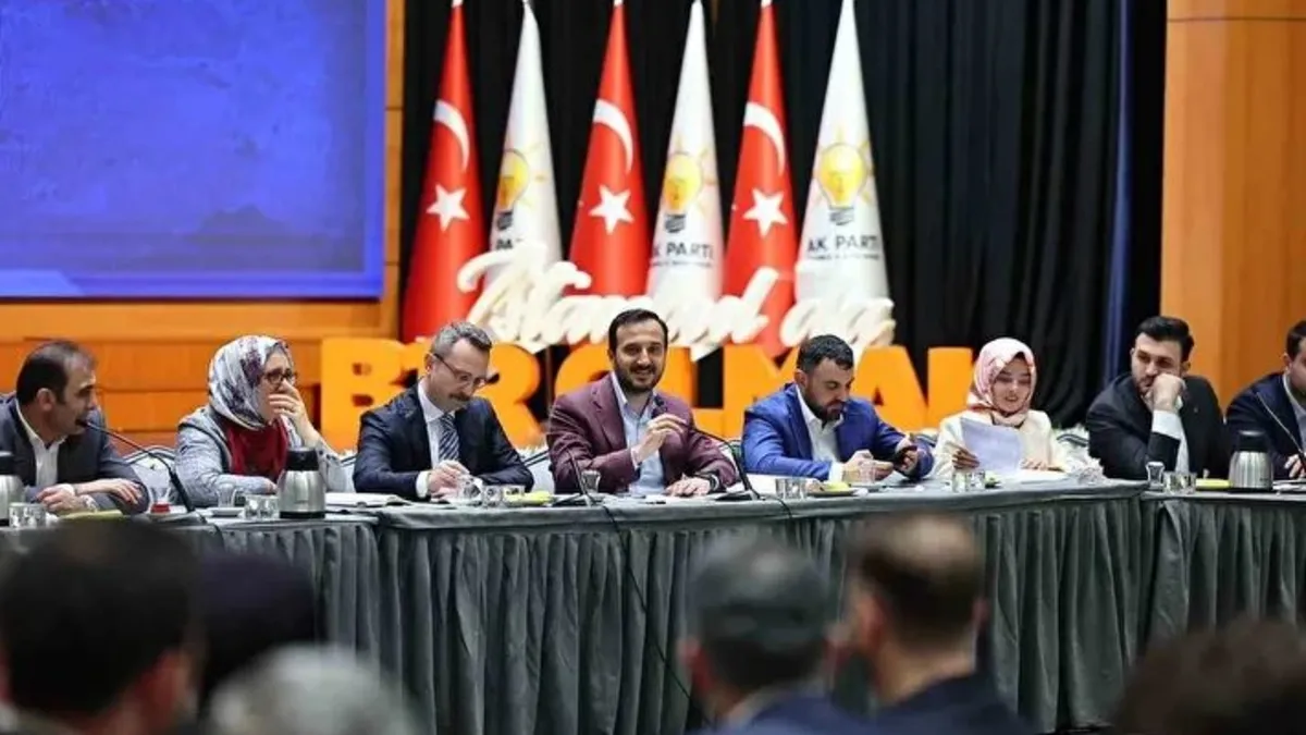 AK Parti İstanbul’dan 39 ilçede üye buluşması: 5 ayda 50 bin yeni üye