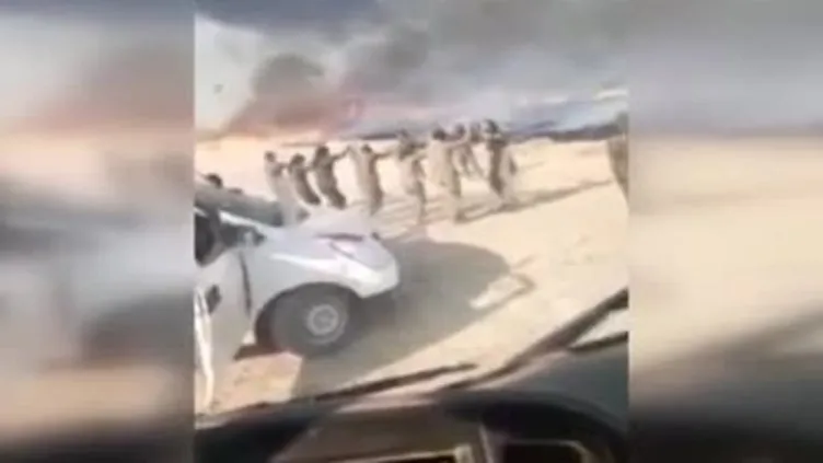 PKK/PYD’li teröristler buğday tarlasını yakıp, halay çekti