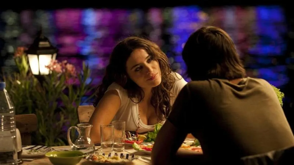 Aşk Tesadüfleri Sever filmi konusu ve oyuncu kadrosu! Aşk Tesadüfleri Sever filmi ne zaman,nerede çekildi?