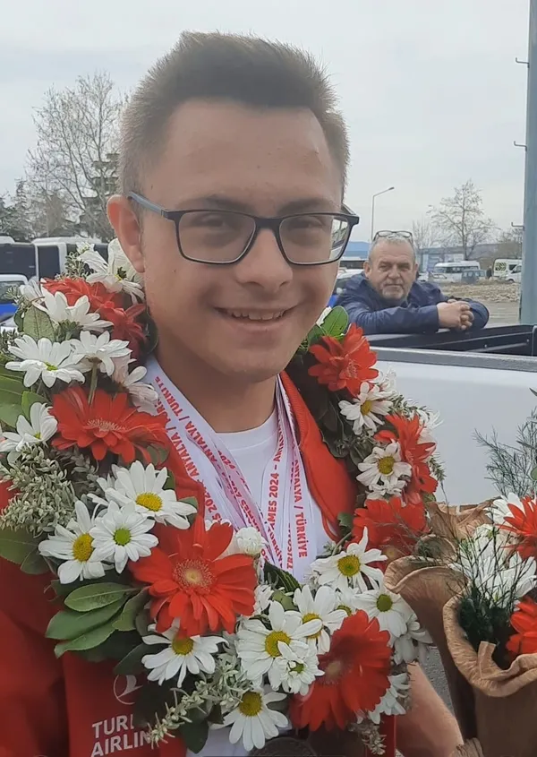 tekirdagin-altin-cocugu-3kez-dunya-rekortmeni-oldu-1711465892672.jpg