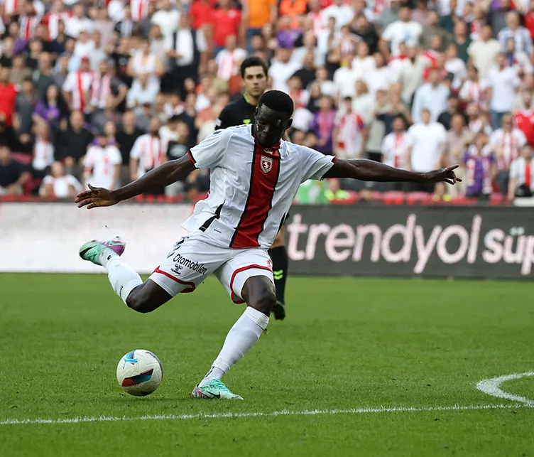 Son dakika haberi: Trendyol Süper Lig’de gol krallığı alev aldı! Zirve yarışında yıldız futbolcu zirvede...
