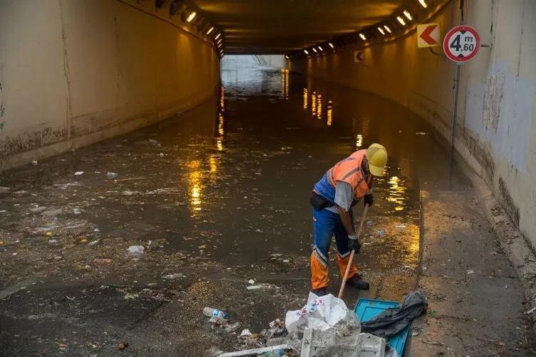 Eminönü'nde selin ardından son durum