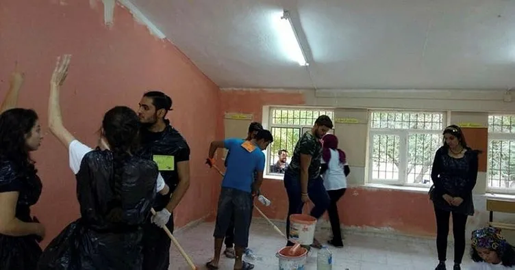 Üniversite öğrencileri köy okulunu boyadı
