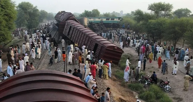 Pakistan’da tren kazası 17 can aldı