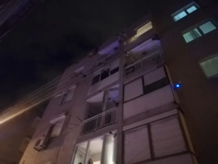 İzmir'de karı-koca kavgası! 5. kattan atlayan kadını 4. kattaki komşuları tuttu - 1